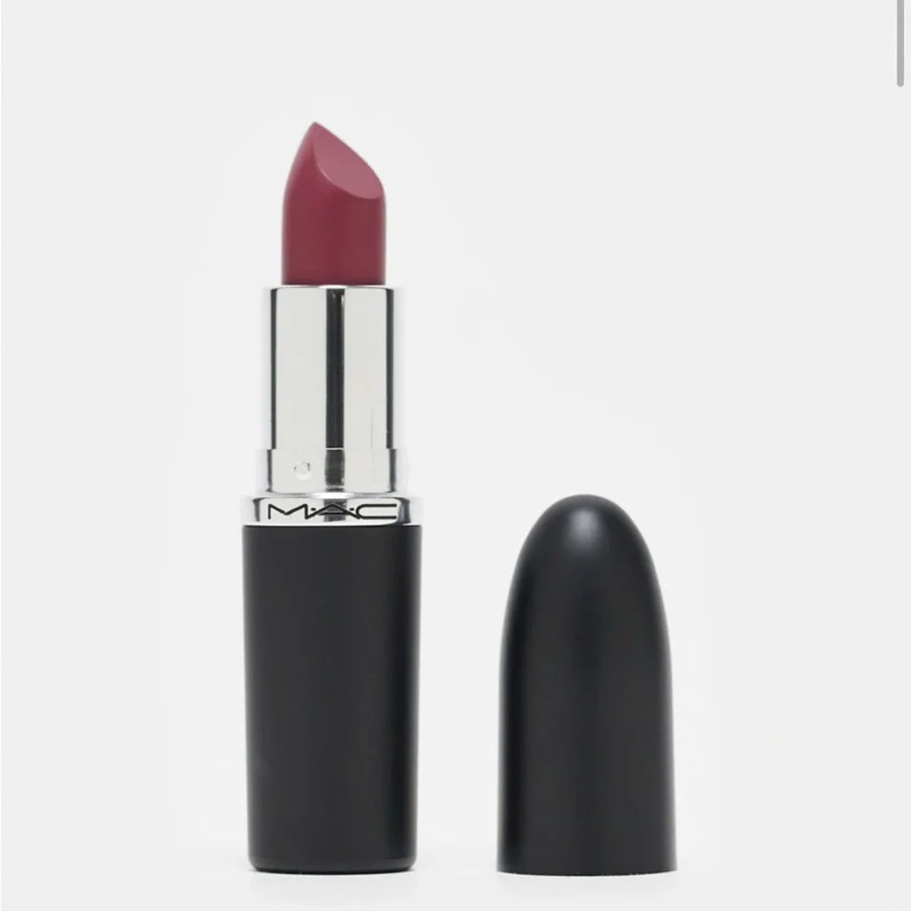 🌟 AMOROUS a MAC SATIN LIPSTICK. RETAIL $25. ** NEW IN THE BOX. FULL SIZE. - Picture 8 of 10